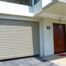 Cửa cuốn Nan nhôm | COMBI